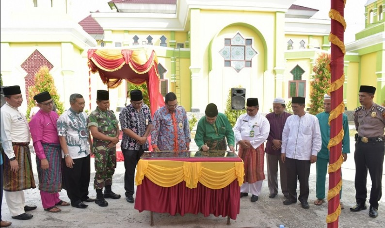 BRK Serahkan Asrama Rumah Tahfidz dan 3 RKB SD Sains Tahfizh ke Pemkab Siak